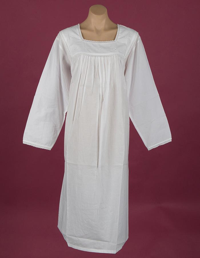 Star Dreamer White cotton nightgown, square neckline Flower embroidery on yoke, cotton lace edging Full length sleeve, ¾ length