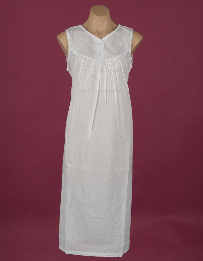 Star Dreamer White cotton nightdress Embroidery on bodice Small pearly buttons ¾ length